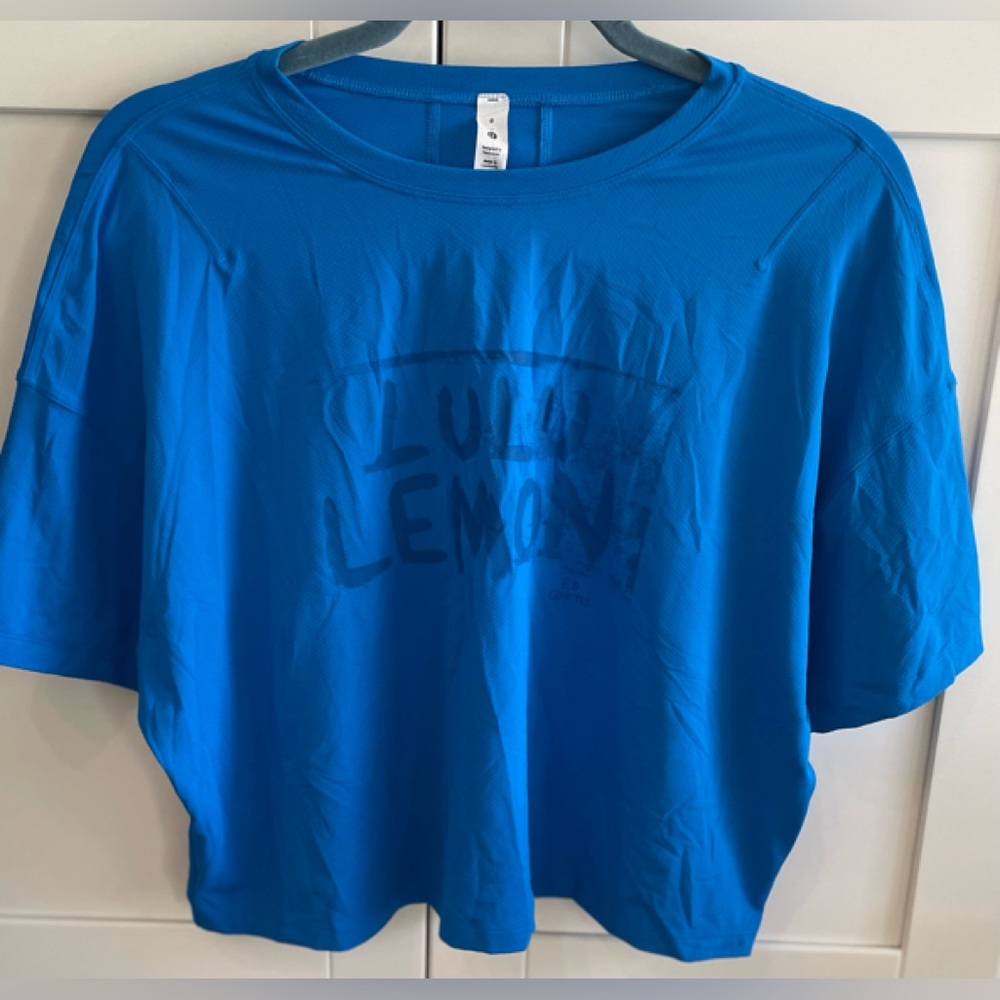 LULULEMON SIZE 8 Abrasion Resistant Training TOP TEE  Ed Curtis Poolside  GREAT!